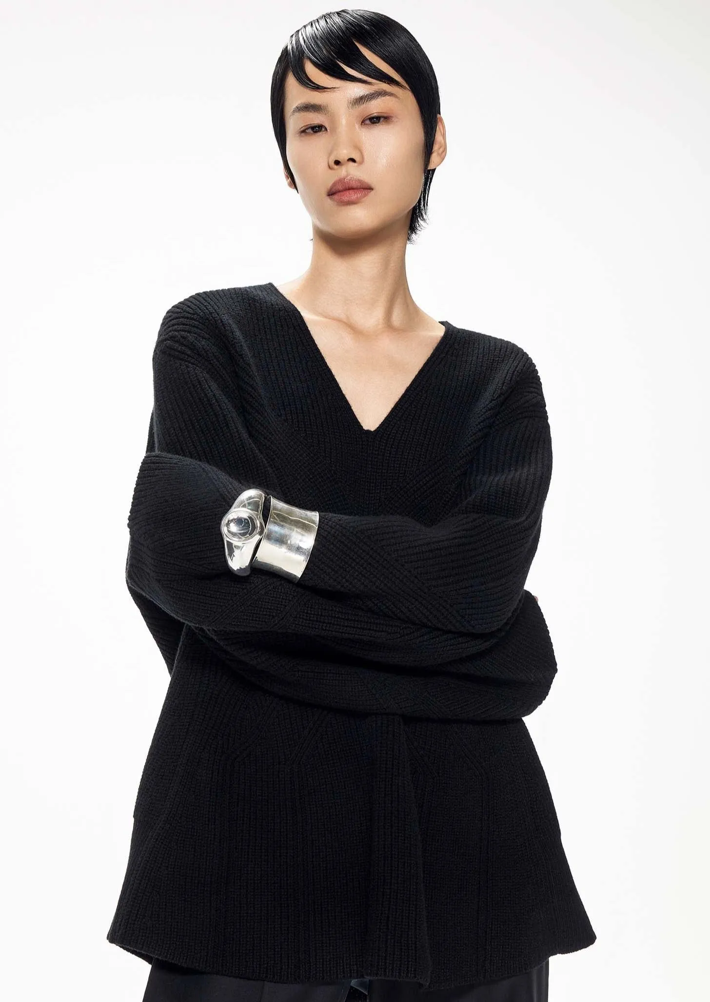 Sweaters / JNBY V-Neck Long Sleeve Pullover Sweater