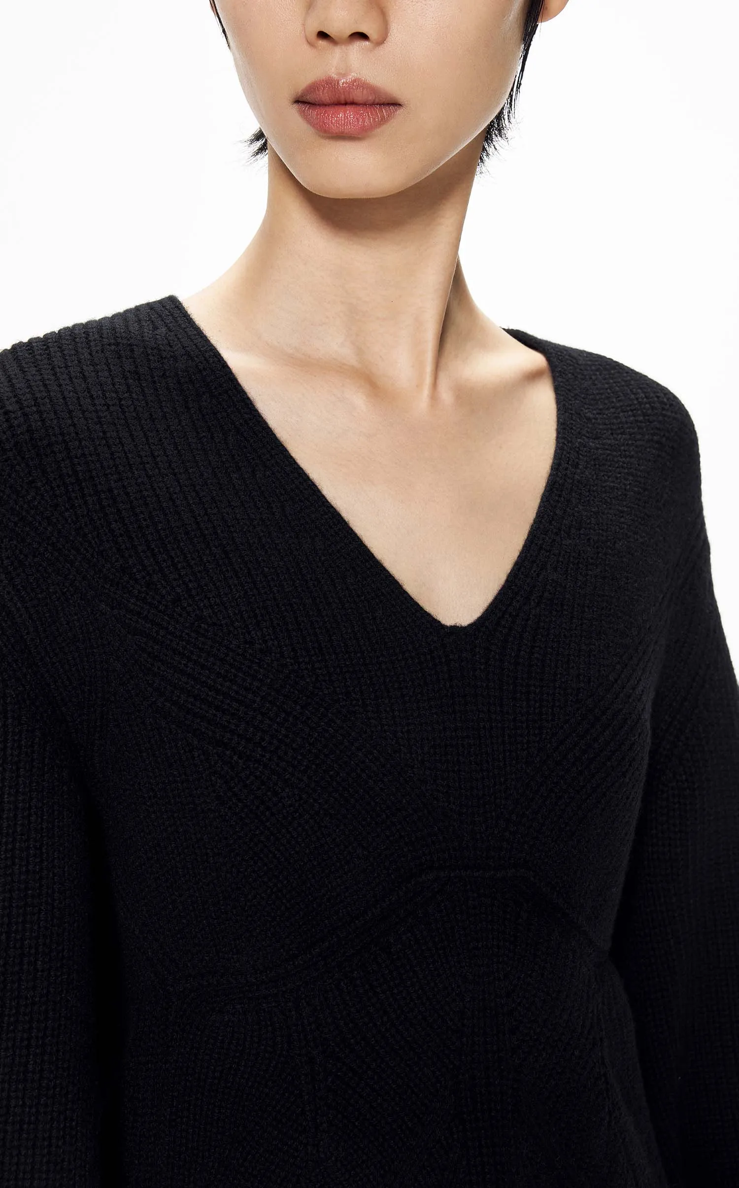 Sweaters / JNBY V-Neck Long Sleeve Pullover Sweater